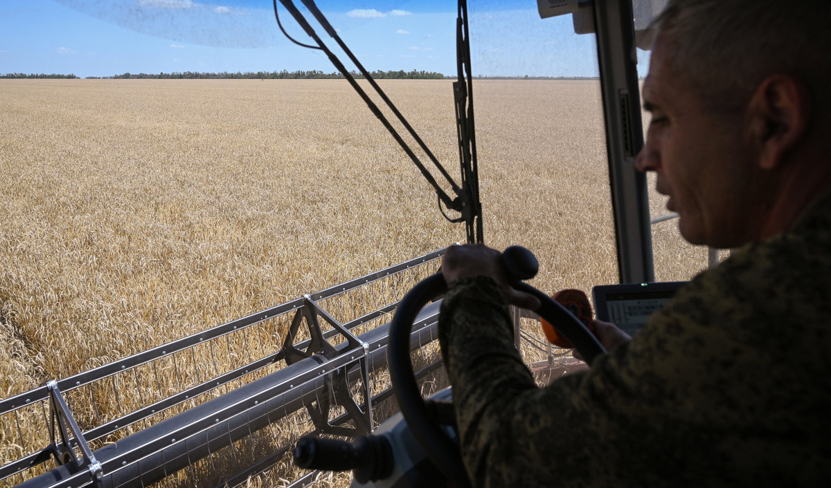A farmer operates a combine while harvesting wheat in a field in the Rostov Region, Russia July 14, 2026.  REUTERS/Sergey Pivovarov
