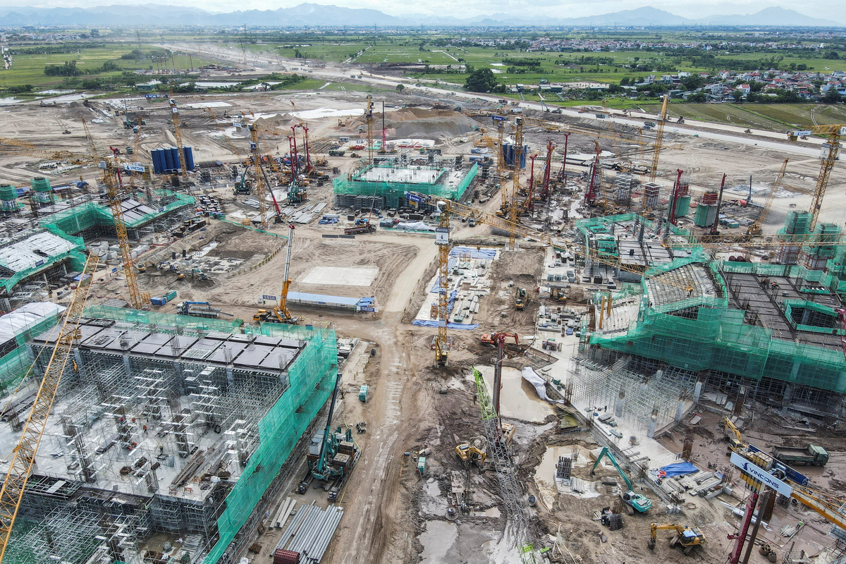 A drone view shows construction work at Hung Vuong Stadium, a planned 135,000-seat football stadium being developed by Vietnamese conglomerate Vingroup that the company says will be the world's largest stadium, in Hanoi, Vietnam, June 8, 2026. REUTERS/Minh Nguyen