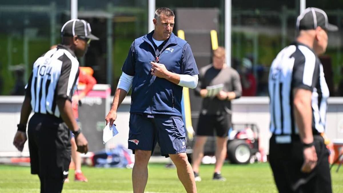  Jun 9, 2026; Foxborough, MA, USA; New England Patriots head coach Mike Vrabel watches over practice during minicamp at Gillette Stadium. Mandatory Credit: Eric Canha-Imagn Images | Eric Canha-Imagn Images 