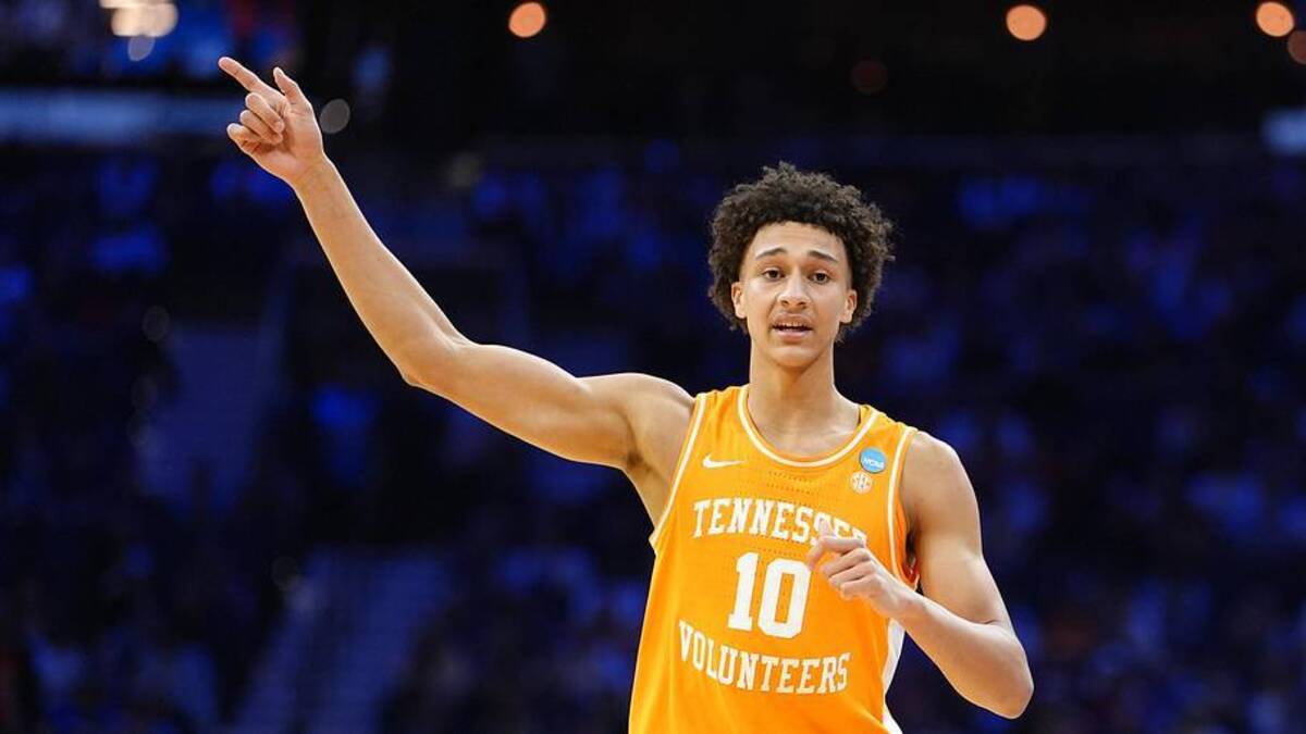  Mar 22, 2026; Philadelphia, PA, USA; Tennessee Volunteers forward Nate Ament (10) reacts against the Virginia Cavaliers in the second half during a second round game of the men's 2026 NCAA Tournament at Xfinity Mobile Arena. | Kyle Ross-Imagn Images 