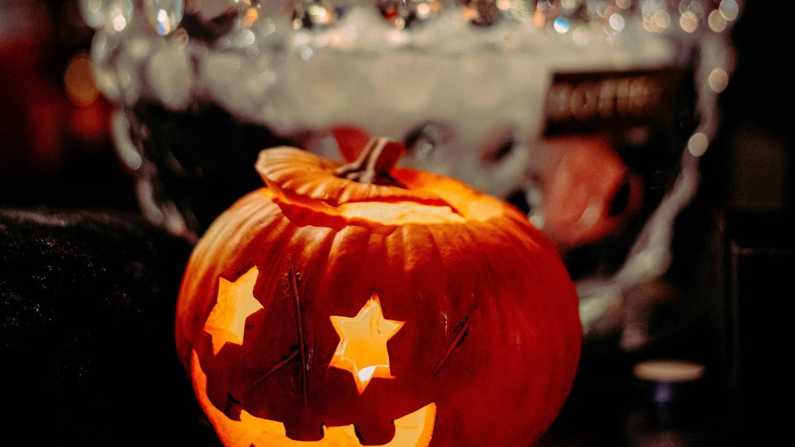 Wow Your Thanksgiving Guests With a Stunning DIY Pumpkin Ice Bucket