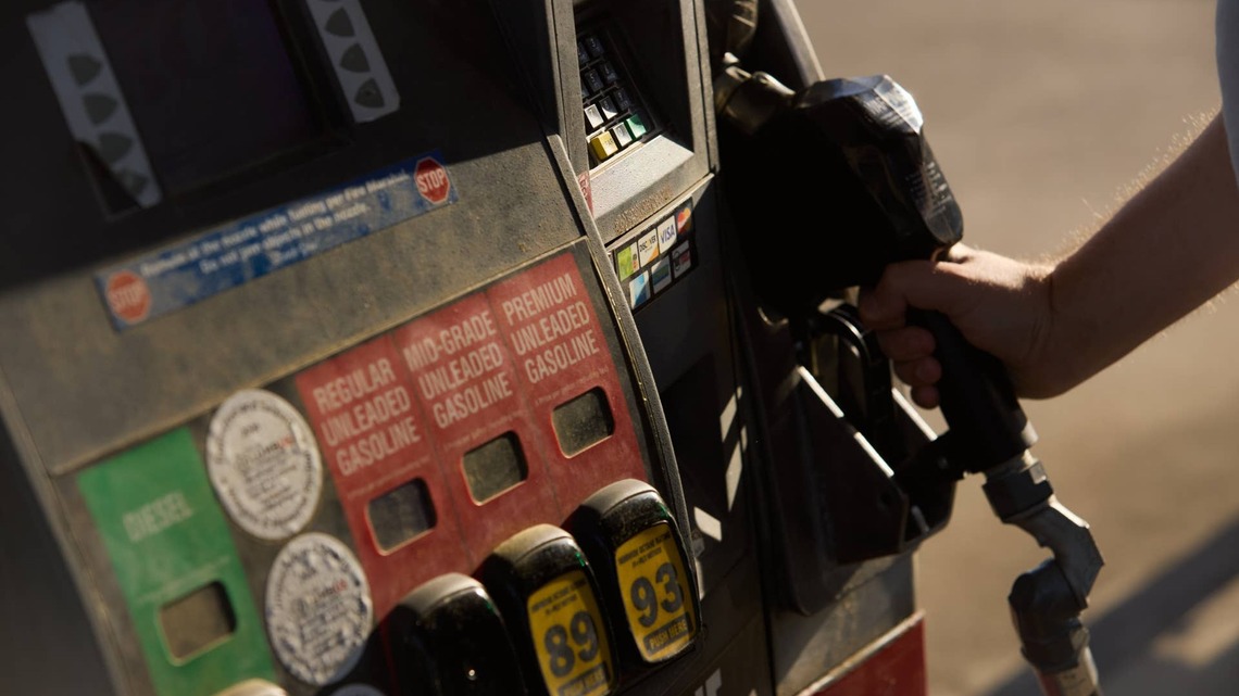 Oil prices break as Trump pushes for Iran deal 