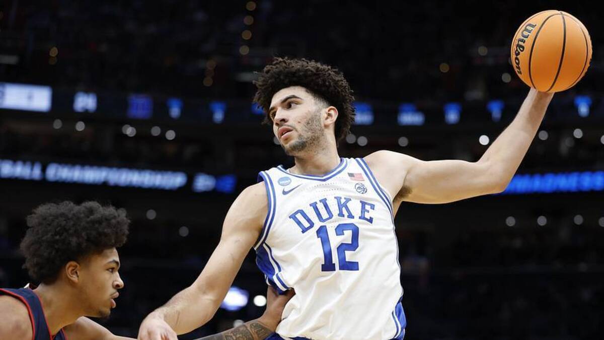  Mar 29, 2026; Washington, DC, USA; Duke Blue Devils forward Cameron Boozer (12) grabs the ball in front of UConn Huskies forward Jaylin Stewart (3) in the first half during an Elite Eight game of the East Regional of the men's 2026 NCAA Tournament at Capital One Arena. | Amber Searls-Imagn Images 