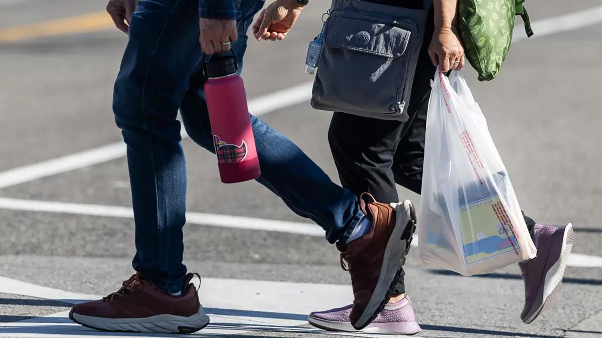 A pedestrian in Chinatown carries a single-use plastic bag Jan. 16, 2026. (Myung J. Chun/Los Angeles Times/TNS)
