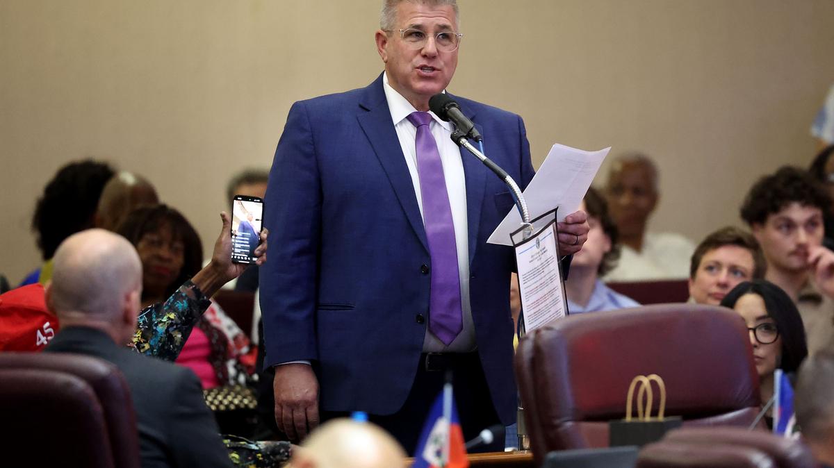 Darren Bailey, candidate for Illinois governor, speaks during the public comment portion of the monthly City Council meeting at Chicago City Hall on May 20, 2026. (Chris Sweda/Chicago Tribune/TNS)