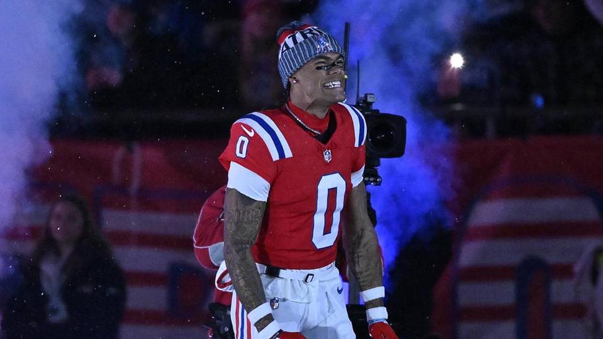  Dec 1, 2025; Foxborough, Massachusetts, USA; New England Patriots cornerback Christian Gonzalez (0) runs onto the field prior to the game against the New York Giants at Gillette Stadium. Mandatory Credit: Eric Canha-Imagn Images | Eric Canha-Imagn Images 