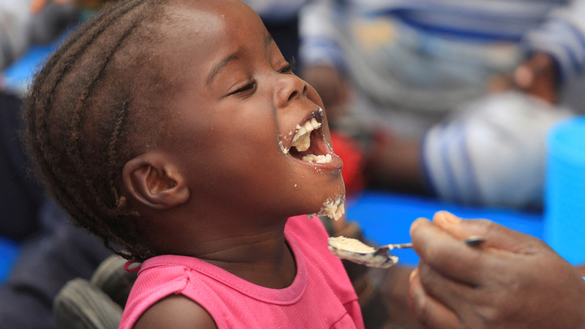 A child eats traditional porridge at a rural home, as Zimbabwe is experiencing an El Nino-induced drought, resulting in malnutrition among children under the age of five, pregnant and lactating women, and adolescents, in Kotwa in Mudzi district, Zimbabwe July 2, 2024. REUTERS/Philimon Bulawayo