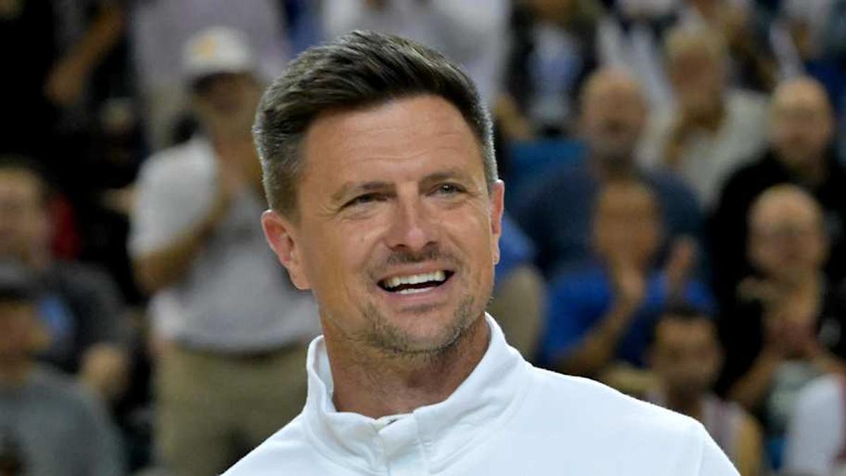  Jan 31, 2026; Los Angeles, California, USA; UCLA Bruins head football coach Bob Chesney is introduced during the basketball game against the Indiana Hoosiers at Pauley Pavilion presented by Wescom Financial. Mandatory Credit: Jayne Kamin-Oncea-Imagn Images | Jayne Kamin-Oncea-Imagn Images 