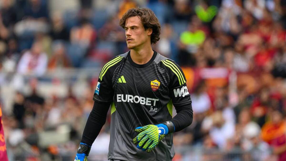  Mile Svilar has enjoyed two excellent seasons with Roma. | Elianton/Mondadori Portfolio/Getty Images 