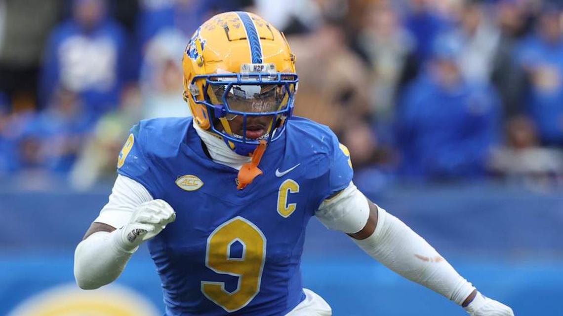  Nov 29, 2025; Pittsburgh, Pennsylvania, USA; Pittsburgh Panthers linebacker Kyle Louis (9) in pass coverage against the Miami Hurricanes during the third quarter at Acrisure Stadium. Mandatory Credit: Charles LeClaire-Imagn Images | Charles LeClaire-Imagn Images 