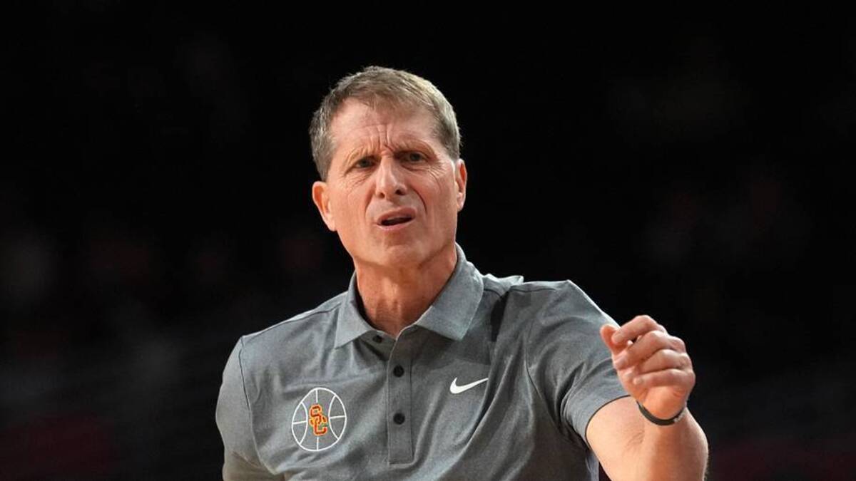  Feb 21, 2026; Los Angeles, California, USA; Southern California Trojans head coach Eric Musselman reacts against the Oregon Ducks in the second half at Galen Center. Mandatory Credit: Kirby Lee-Imagn Images | Kirby Lee-Imagn Images 