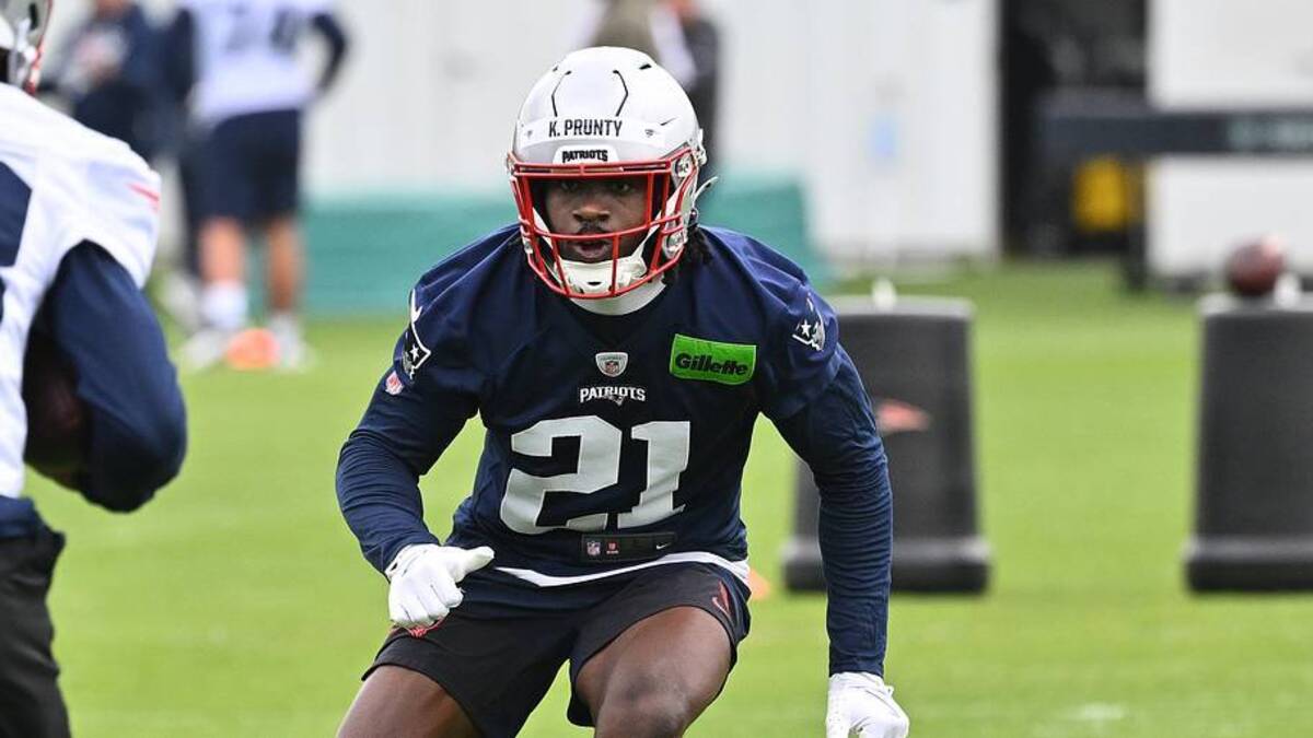  May 9, 2026; Foxborough, MA, USA; New England Patriots cornerback Karon Prunty (21) does a drill with wide receiver Cameron Dorner (88) during the New England Patriots rookie camp at Gillette Stadium. Mandatory Credit: Eric Canha-Imagn Images | IMAGN IMAGES via Reuters Connect 