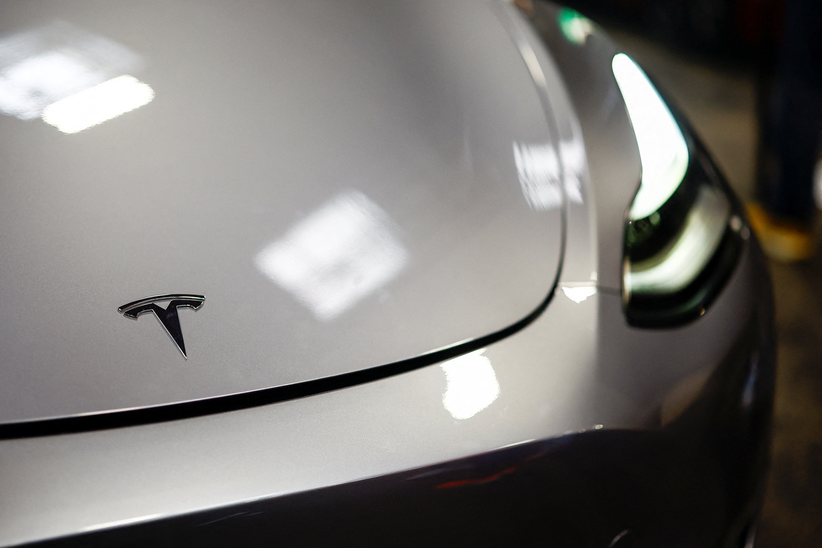 Tesla cuts spending before potential SpaceX deal even as Musk bets ...