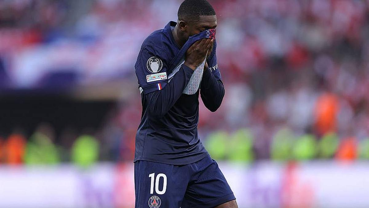  Ousmane Dembélé limped off the pitch in the second half. | James Gill/Danehouse/Getty Images 