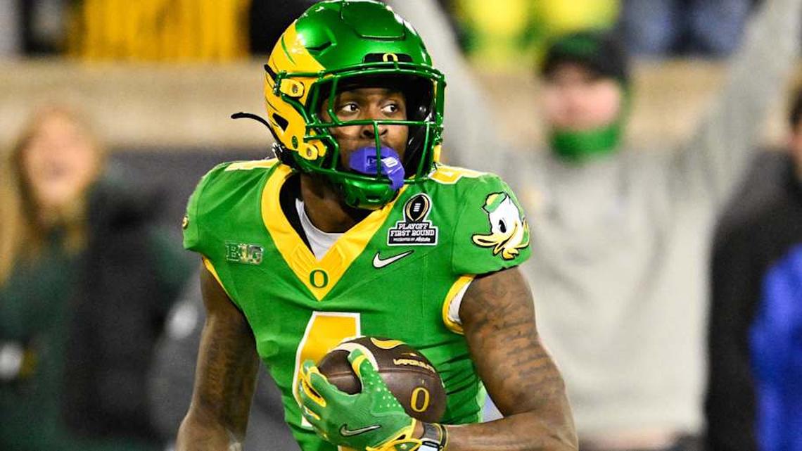  Dec 20, 2025; Eugene, OR, USA; Oregon Ducks wide receiver Malik Benson (4) makes a catch for a touchdown during the third quarter against the James Madison Dukes at Autzen Stadium. Mandatory Credit: Troy Wayrynen-Imagn Images | Troy Wayrynen-Imagn Images 