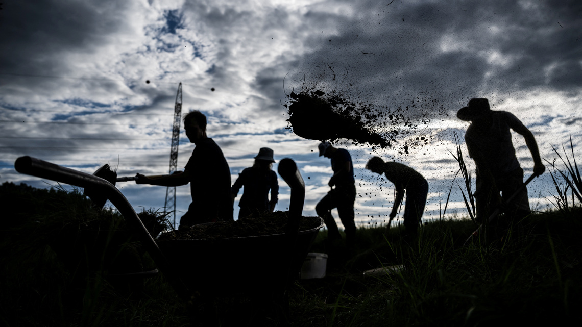 In parched Hungary, volunteers build their own dams to hold onto vanishing water 