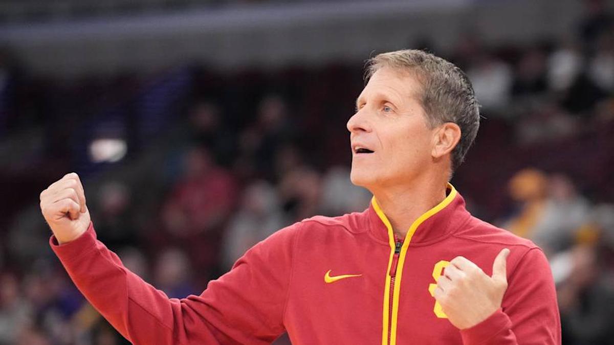  Mar 11, 2026; Chicago, IL, USA; Southern California Trojans head coach Eric Musselman gestures to his team against the Washington Huskies during the first half at United Center. Mandatory Credit: David Banks-Imagn Images | David Banks-Imagn Images 