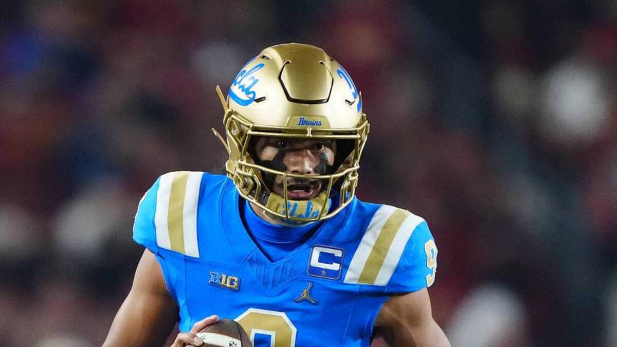  Nov 29, 2025; Los Angeles, California, USA; UCLA Bruins quarterback Nico Iamaleava (9) carries the ball against the Southern California Trojans in the first half at United Airlines Field at Los Angeles Memorial Coliseum. Mandatory Credit: Kirby Lee-Imagn Images | Kirby Lee-Imagn Images 