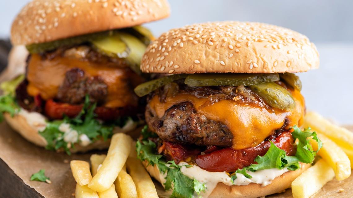 Alton Brown’s Pan-Fried Burgers Are So Good They Would Be His Apocalypse Meal