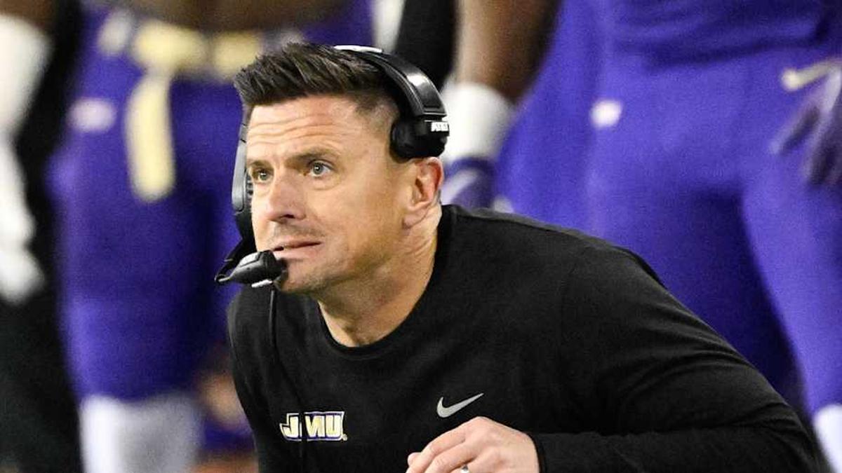  Dec 20, 2025; Eugene, OR, USA; James Madison Dukes head coach Bob Chesney looks on during the first quarter against the Oregon Ducks at Autzen Stadium. Mandatory Credit: Troy Wayrynen-Imagn Images | Troy Wayrynen-Imagn Images 