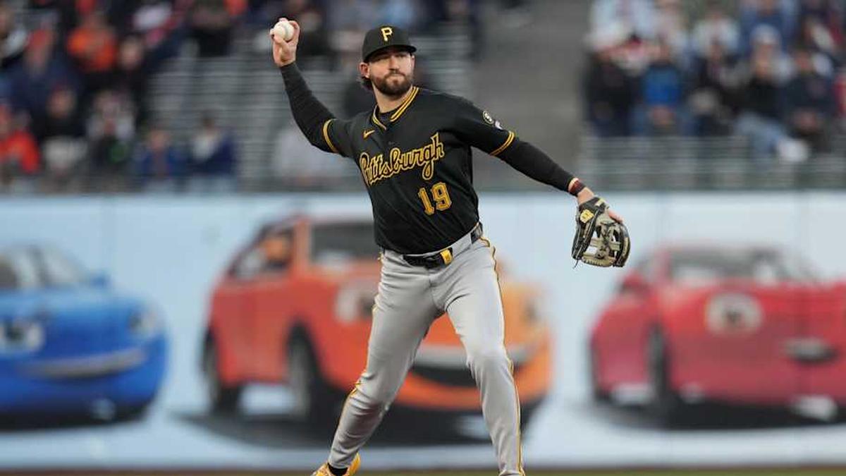  May 8, 2026; San Francisco, California, USA; Pittsburgh Pirates third baseman Jared Triolo (19) throws to first for an out against the San Francisco Giants in the first inning at Oracle Park. | Cary Edmondson-Imagn Images 