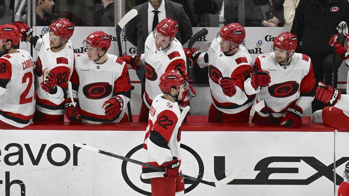 Logan Stankoven's 2 goals, 3 points push Hurricanes past Blackhawks 
