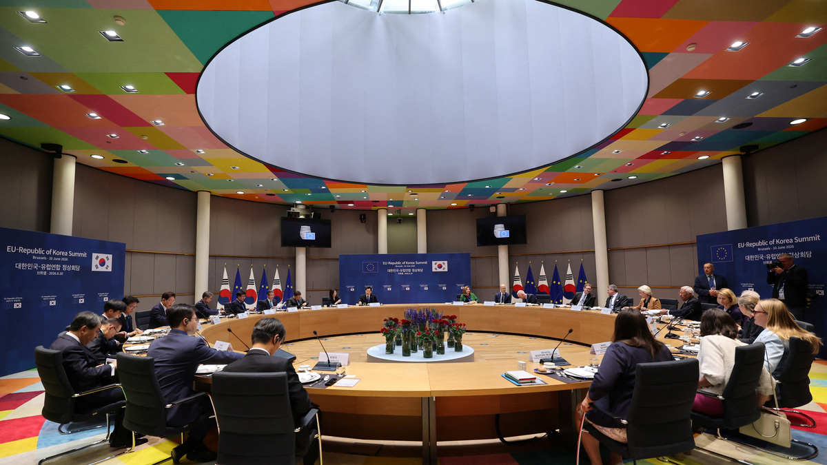 President of the European Commission Ursula von der Leyen, President of the Republic of Korea Lee Jae-myung and President of the European Council Antonio Costa, among others, ahead od EU-Republic of Korea Summit in Brussels, Belgium, June 10, 2026. Olivier Hoslet/Pool via REUTERS