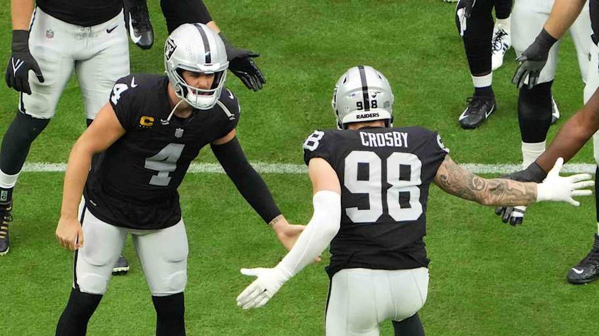  Sep 26, 2021; Paradise, Nevada, USA; Las Vegas Raiders defensive end Maxx Crosby (98) is greeted by quarterback Derek Carr (4)a nd offensive guard John Simpson (76) before the game against the Miami Dolphins at Allegiant Stadium.The Raiders defeated the Dolphins 31-28 in overtime. Mandatory Credit: Kirby Lee-Imagn Images | Kirby Lee-Imagn Images 