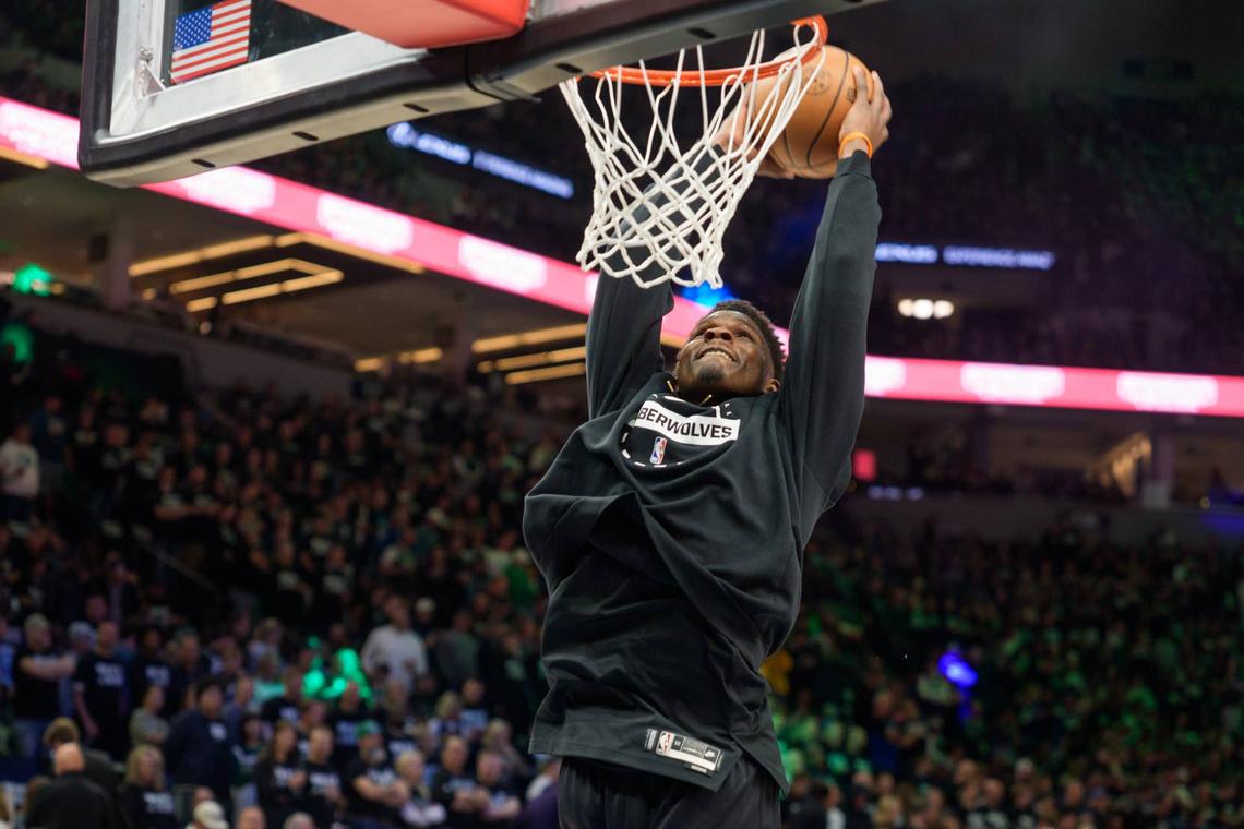  Minnesota Timberwolves guard Anthony Edwards (5) warms up before the game against the Denver Nuggets at Target Center. 