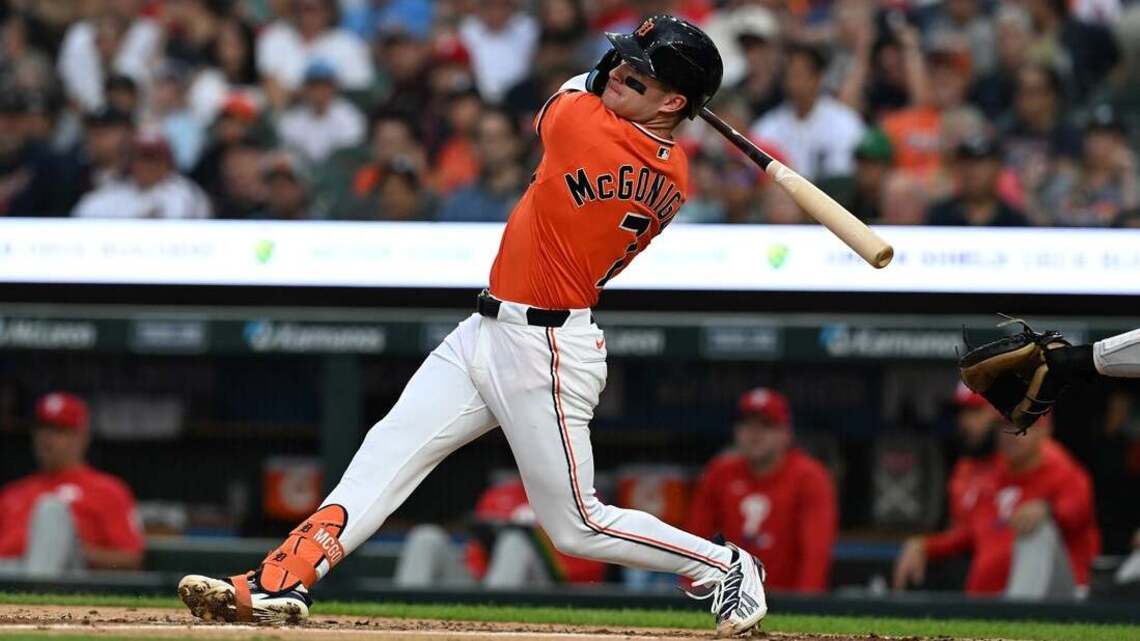 Tigers rack up runs late to win sixth straight, down Phillies