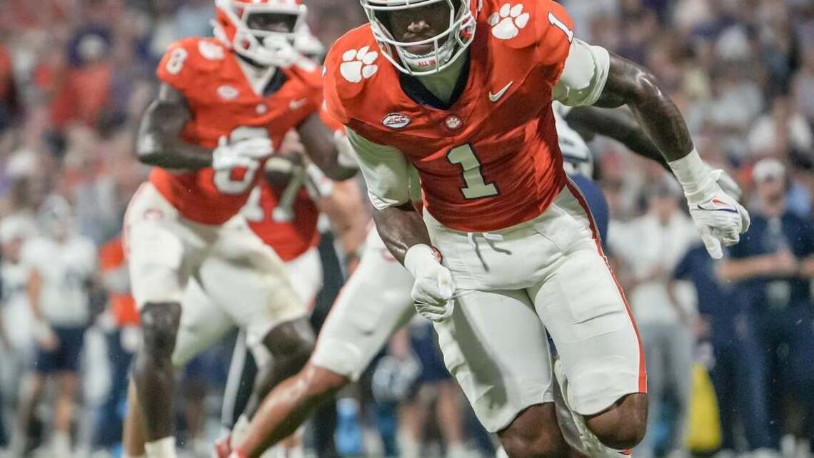 Clemson relies on kicking, defense to down Georgia Southern 
