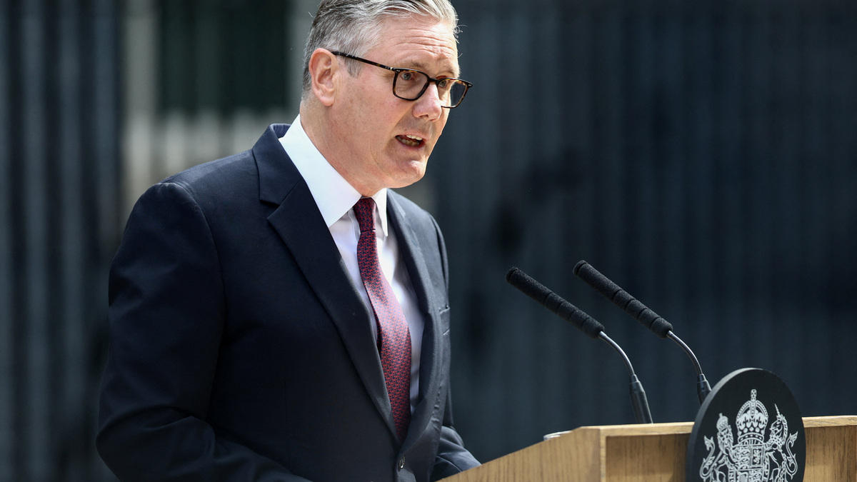 British Prime Minister Keir Starmer speaks as he announces the timeline for his resignation, outside 10 Downing Street, in London, Britain, June 22, 2026. REUTERS/Toby Shepheard