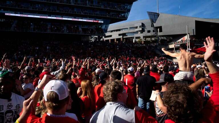 Top 25 roundup: Cincinnati shocks No. 8 Texas Tech; No. 1 Miami rolls 