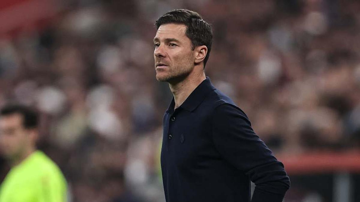 Xabi Alonso is wanted by Chelsea. | Fadel SENNA/AFP/Getty Images 