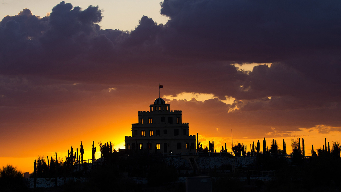 You've seen the exclusive Phoenix castle. How you can tour it