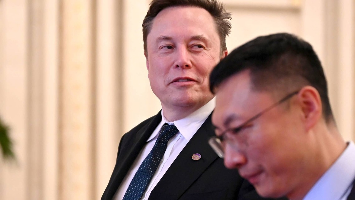 SpaceX just targeted Howmet Aerospace, a key AI supplier: The stock tanked 