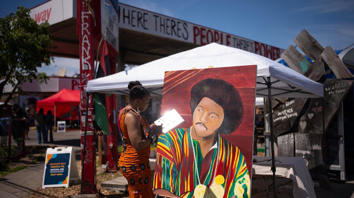Noval Noir with her painting of the Rev. Jesse Jackson at George Floyd Square in Minneapolis. (Jeff Wheeler/The Minnesota Star Tribune/TNS)