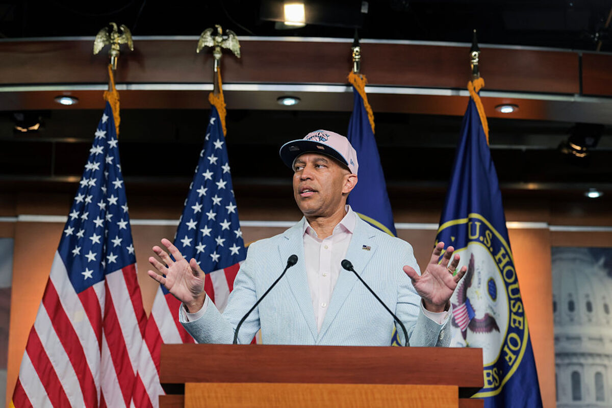  U.S. House Minority Leader Hakeem Jeffries (D-NY) speaks during a news conference at the U.S. Capitol on June 08, 2026, in Washington, DC. Jeffries spoke to reporters about a range of topics, including FISA, Congressional redistricting and the New York Knicks. (Photo by Anna Moneymaker/Getty Images) 