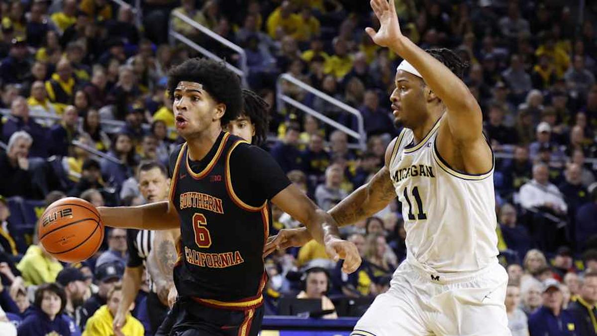  Jan 2, 2026; Ann Arbor, Michigan, USA; Southern California Trojans forward Jacob Cofie (6) dribbles on Michigan Wolverines guard Roddy Gayle Jr. (11) in the second half at Crisler Center. Mandatory Credit: Rick Osentoski-Imagn Images | Rick Osentoski-Imagn Images 