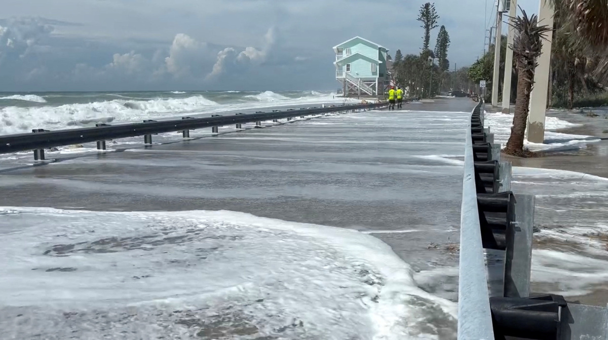 Isaias weakens to Category 1 hurricane after Florida landfall, NHC says ...