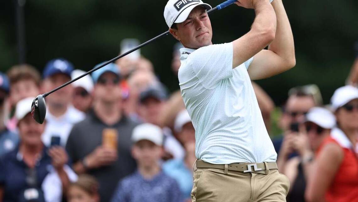 Viktor Hovland birdies 18 to overtake Scottie Scheffler at Travelers 
