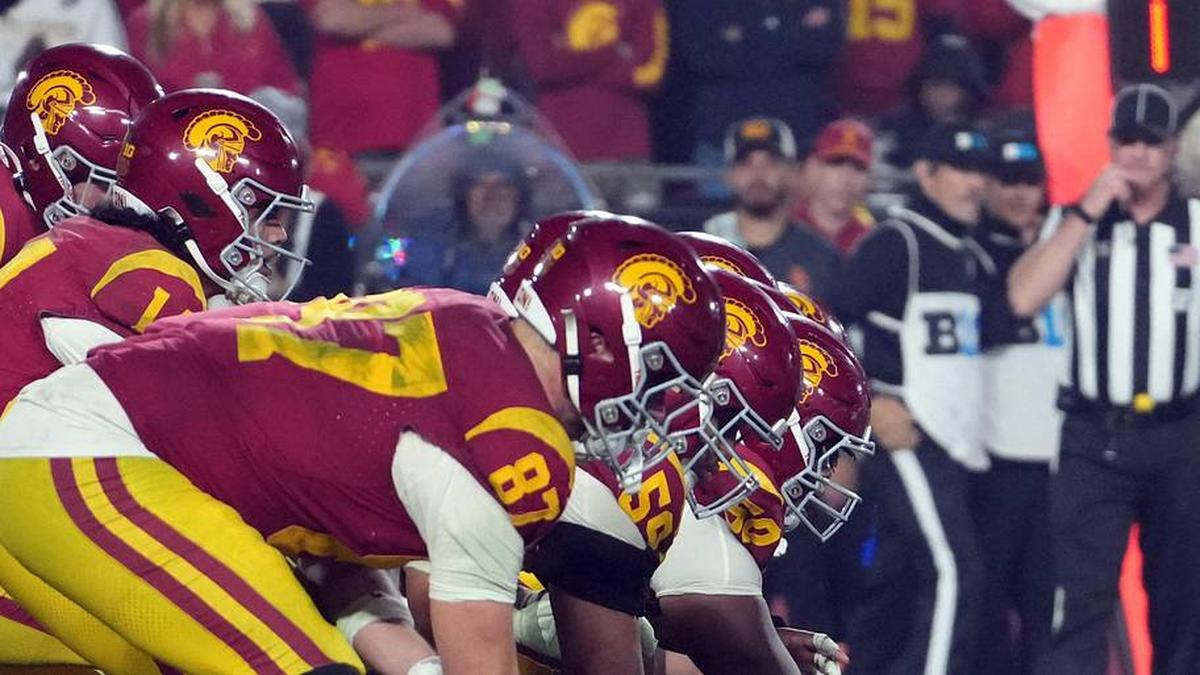  Nov 29, 2025; Los Angeles, California, USA; Helmets at the line of scrimmage as Southern California Trojans offensive lineman J'Onre Reed (50) snaps the ball against the UCLA Bruins in the second half at United Airlines Field at Los Angeles Memorial Coliseum. Mandatory Credit: Kirby Lee-Imagn Images | Kirby Lee-Imagn Images 