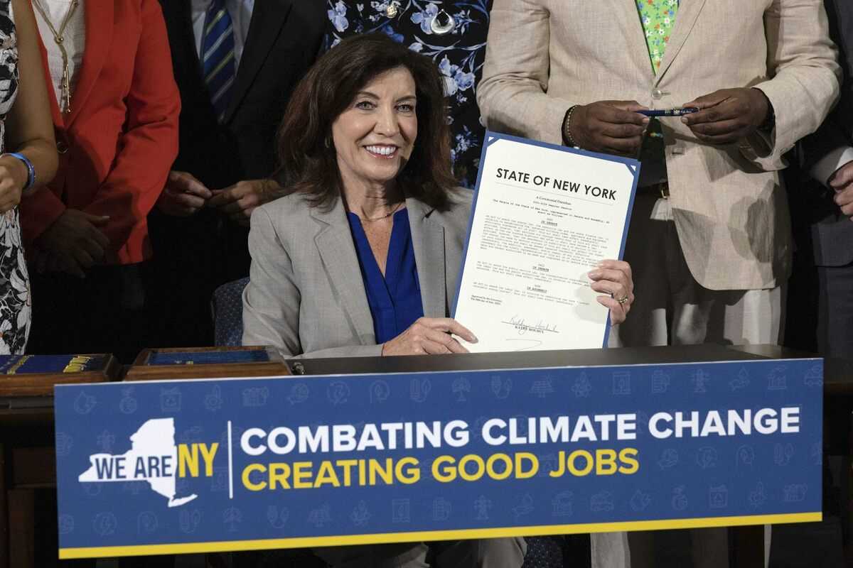  New York Gov. Kathy Hochul celebrated the passage of a climate law to reduce greenhouse gas emissions and create green jobs in 2022. In 2026, with the war in Iran stressing fuel supplies and the expansion of AI data centers demanding increasing power, she rolled back the state's flagship climate law. AP Photo/Yuki Iwamura 
