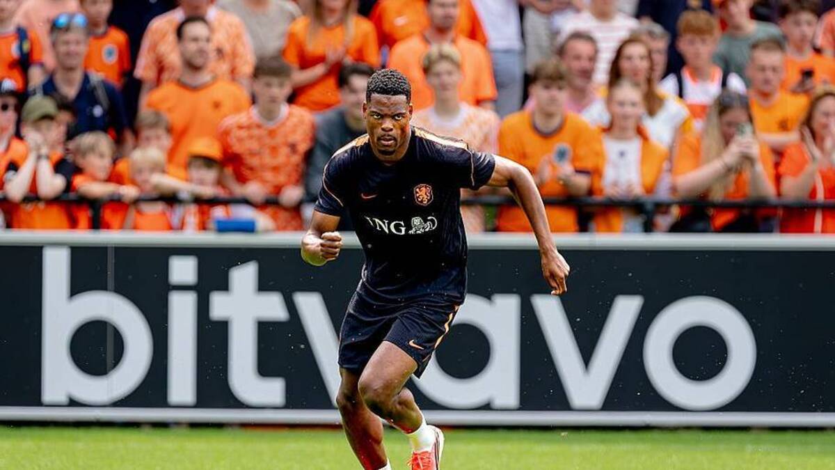  Denzel Dumfries is a regular for Netherlands. | Marcel van Dorst/EYE4IMAGES/NurPhoto via Getty Images 