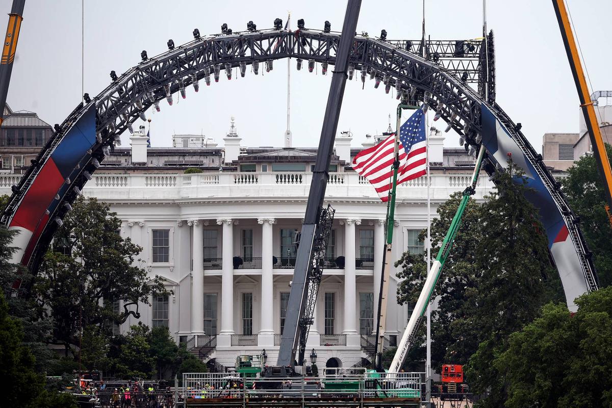  Construction for the upcoming UFC match on the South Lawn of the White House Kevin Dietsch/Getty Images
