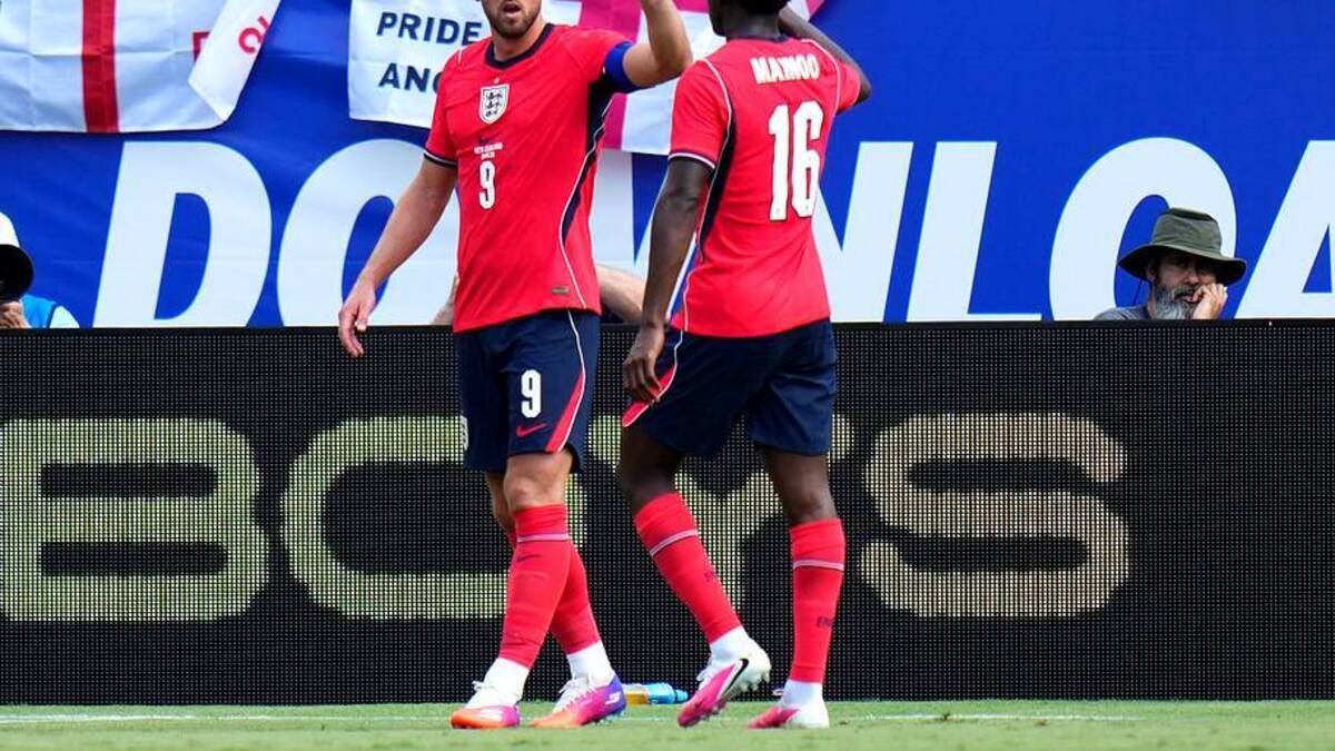  Harry Kane (left) scored England's winner vs. New Zealand. | Rich Storry/Getty Images 