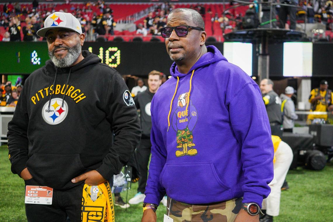  Dec 4, 2022; Atlanta, Georgia, USA; Former Pittsburgh Steelers quarterback Kordell Stewart on the field before a game against the Atlanta Falcons at Mercedes-Benz Stadium. Mandatory Credit: Brett Davis-USA TODAY Sports 