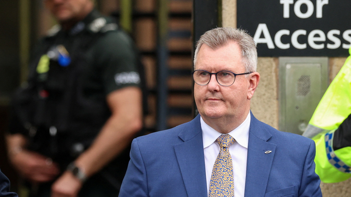 Jeffrey Donaldson, former leader of the Democratic Unionist Party (DUP), charged with historical sex offences, leaves the Newry Courthouse after his trial in Newry, Northern Ireland, June 19, 2026. REUTERS/Cathal McNaughton