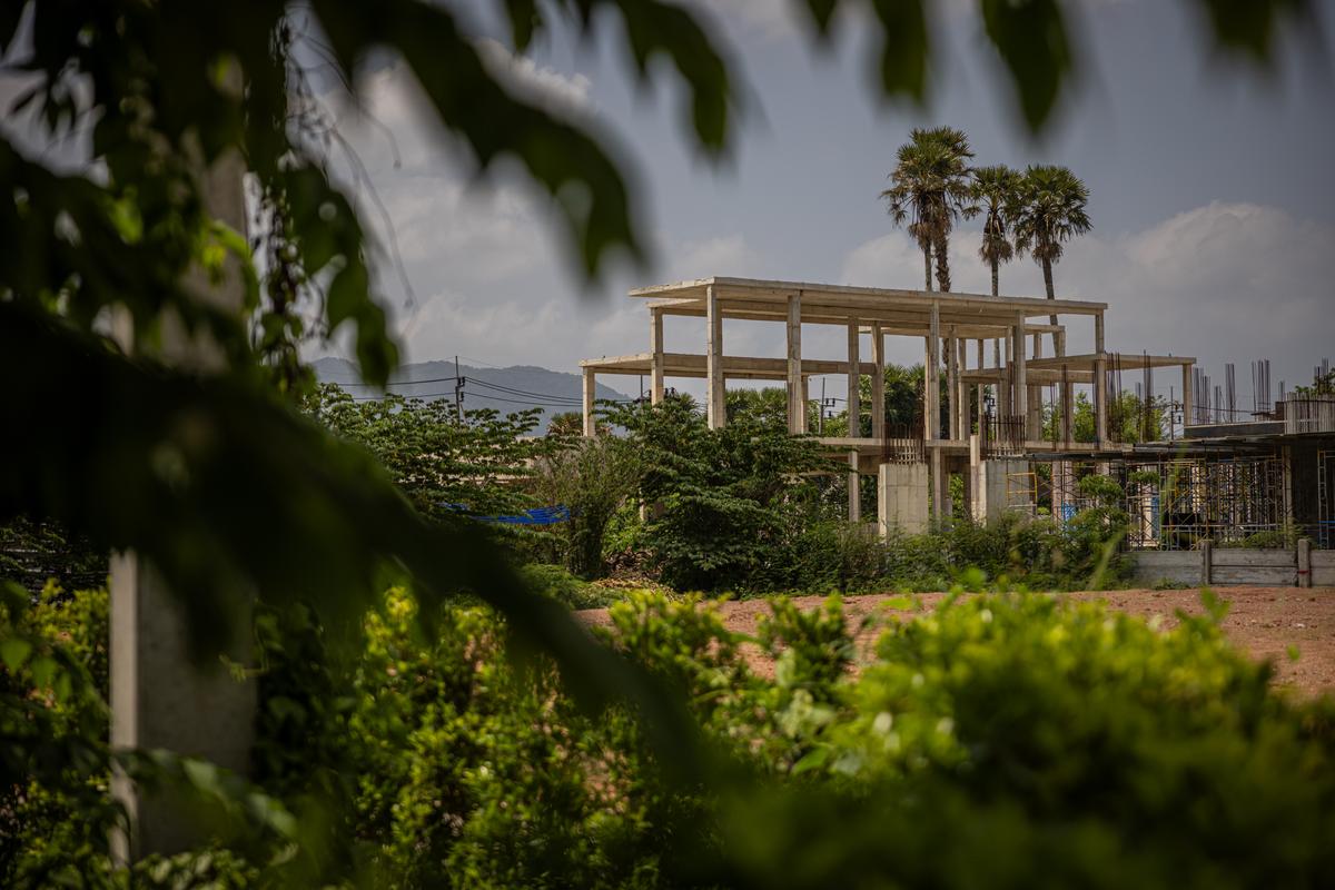 New construction in Bang Tao, Phuket, Thailand, where resorts and gated villas are rising in a district that was empty beachside land four years ago, on March 9, 2026. Thousands who fled Russia after the invasion of Ukraine have built an enclave in Phuket, where an air of impermanence hangs over their community. (Lauren DeCicca/The New York Times)..