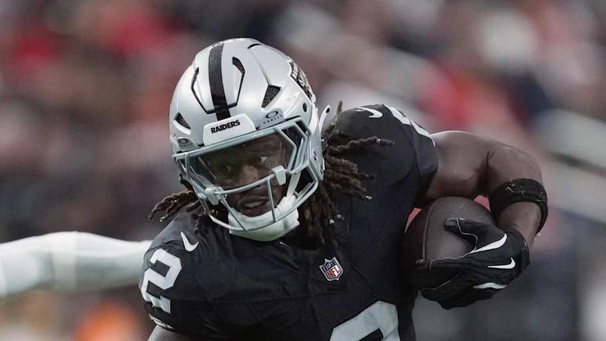  Jan 4, 2026; Paradise, Nevada, USA; Las Vegas Raiders running back Ashton Jeanty (2) carries the ball against Kansas City Chiefs linebacker Drue Tranquill (23) in the first half at Allegiant Stadium. Mandatory Credit: Kirby Lee-Imagn Images | Kirby Lee-Imagn Images 